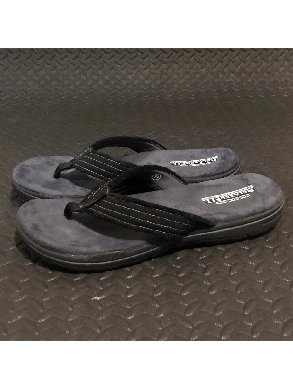 Skechers Relaxed Fit Supreme Memory Foam Black Flip Flop Sandals Size 13 in Box